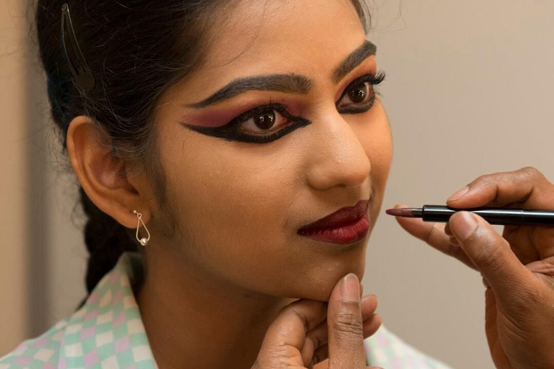 how to enhance lip in kathak makeup